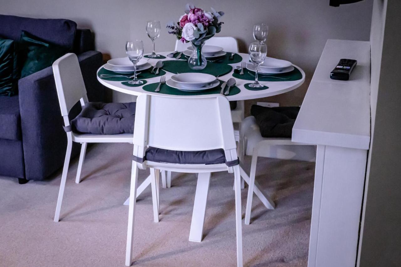 Lord Street - 2 Beautiful Apartments - Sleep Up To 14 Guests - By Rework Accommodation Chester Exteriér fotografie