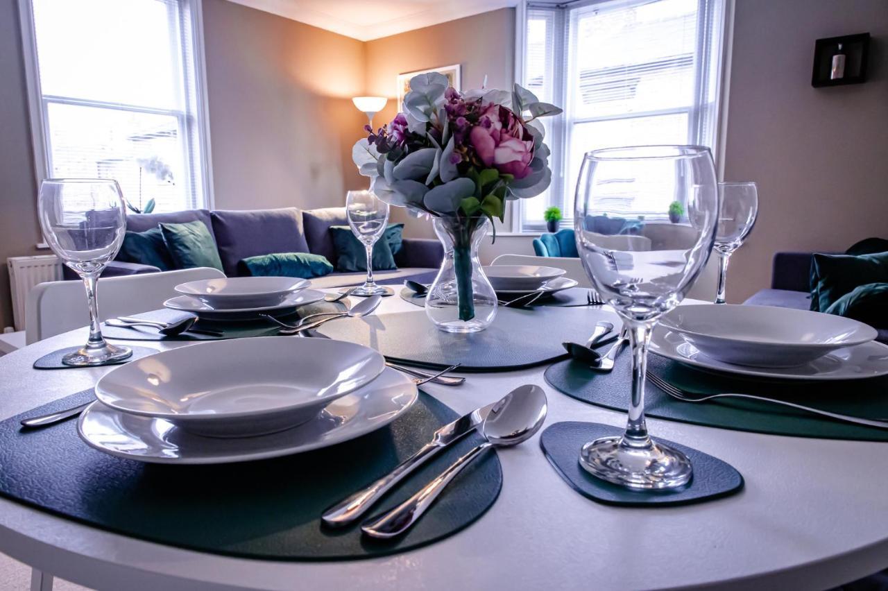 Lord Street - 2 Beautiful Apartments - Sleep Up To 14 Guests - By Rework Accommodation Chester Exteriér fotografie
