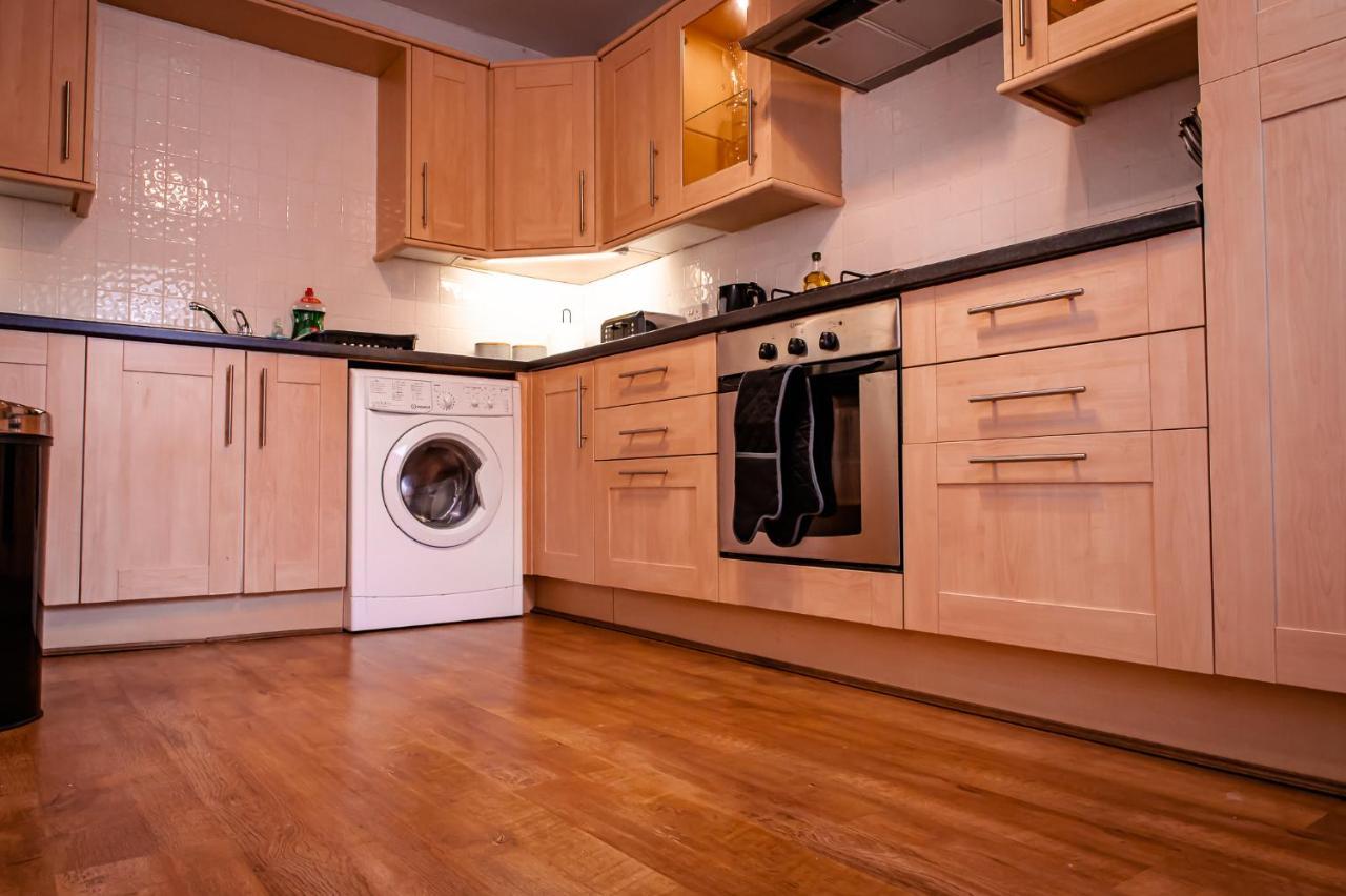 Lord Street - 2 Beautiful Apartments - Sleep Up To 14 Guests - By Rework Accommodation Chester Exteriér fotografie