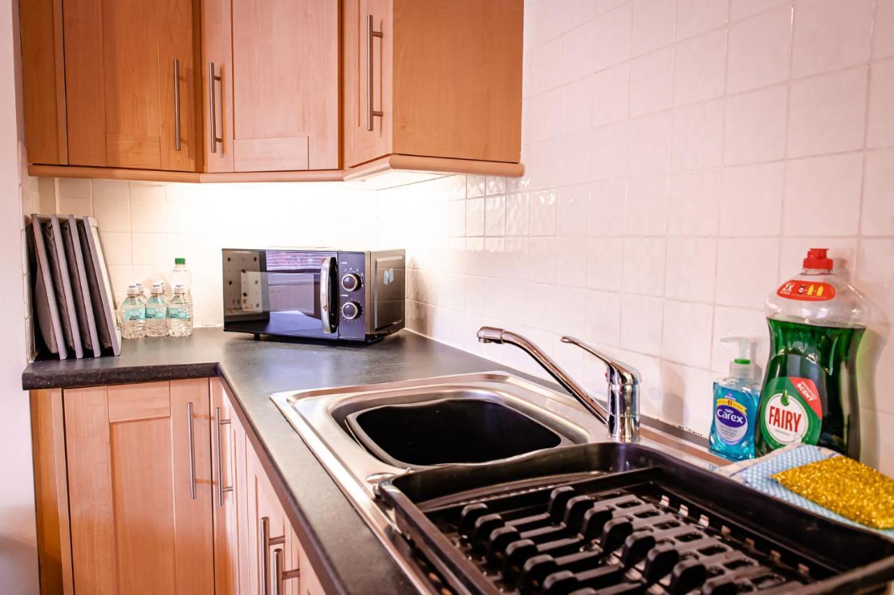 Lord Street - 2 Beautiful Apartments - Sleep Up To 14 Guests - By Rework Accommodation Chester Exteriér fotografie