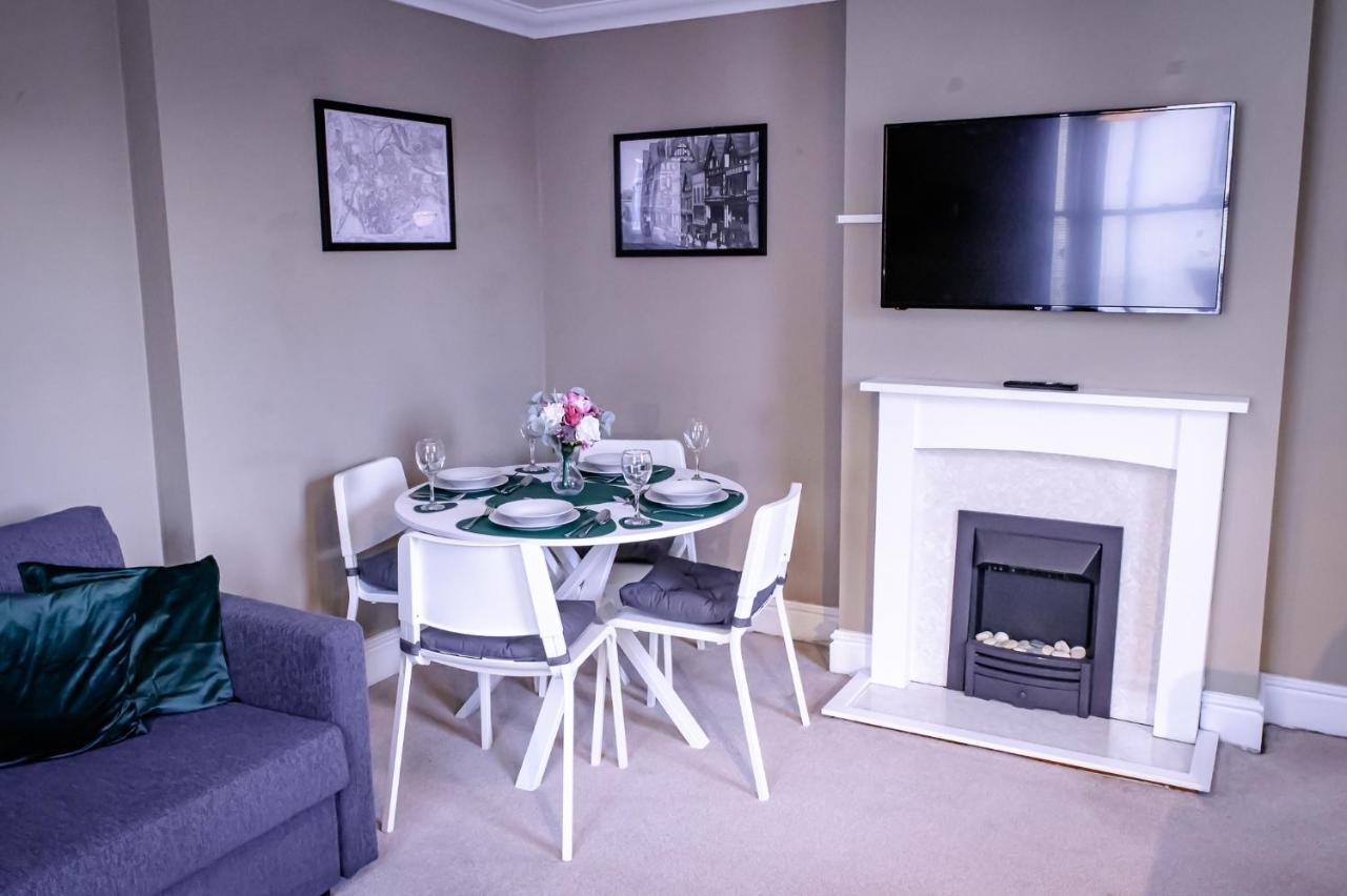 Lord Street - 2 Beautiful Apartments - Sleep Up To 14 Guests - By Rework Accommodation Chester Exteriér fotografie