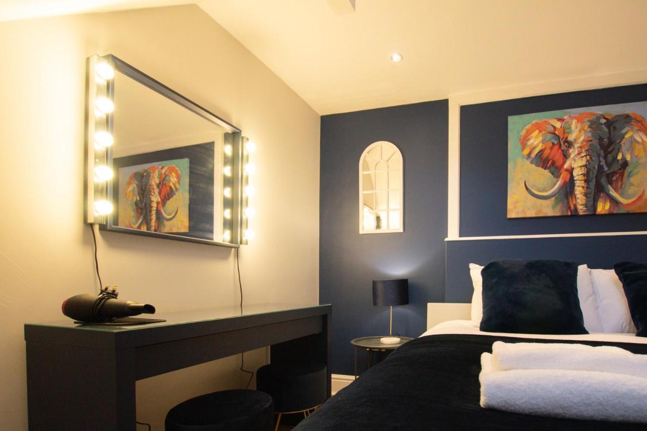 Lord Street - 2 Beautiful Apartments - Sleep Up To 14 Guests - By Rework Accommodation Chester Exteriér fotografie