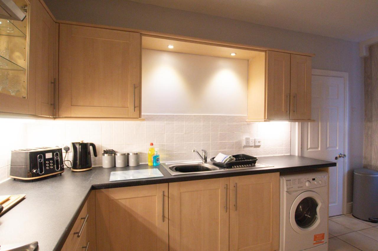 Lord Street - 2 Beautiful Apartments - Sleep Up To 14 Guests - By Rework Accommodation Chester Exteriér fotografie